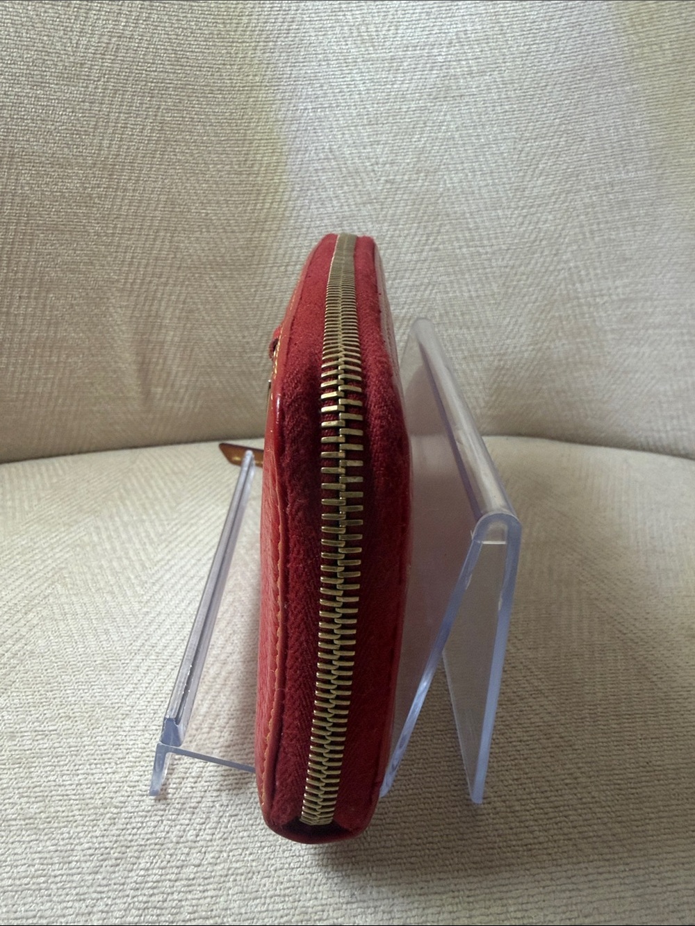 Dooney & Bourke Red Pebbled Leather Zip Wallet with Gold Plaque - Picture 5 of 11